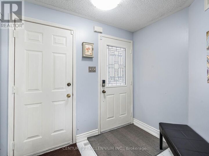 Property Photo: 425 Elmwood Court ON L1G 7X8