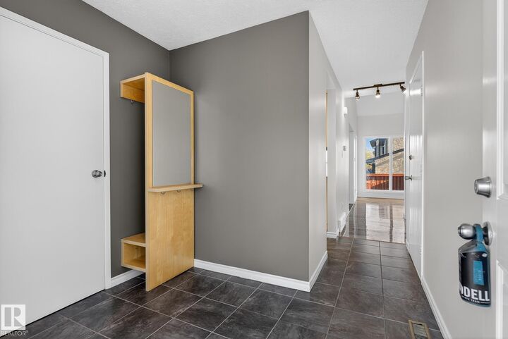 Property Photo:  208 Chateau Place NW  AB T5T 1V3 