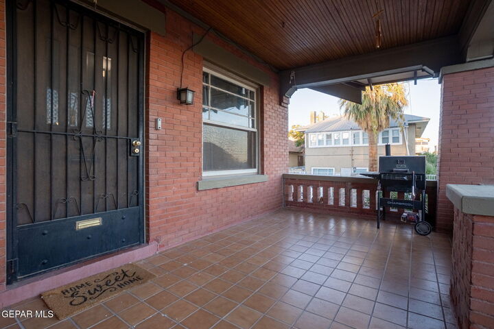 Property Photo:  307 E River Avenue  TX 79902