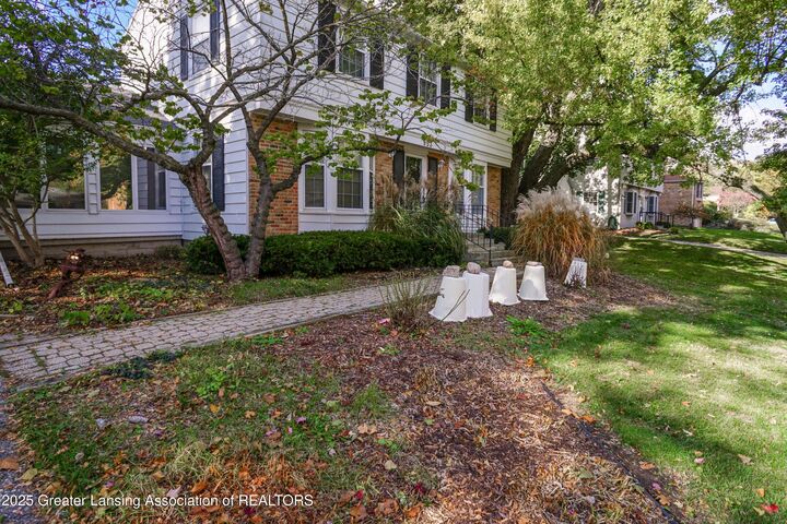 Property Photo:  953 Rosewood Avenue  MI 48823