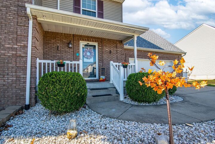 Property Photo: 5013 S Woodland Dr KY 40160