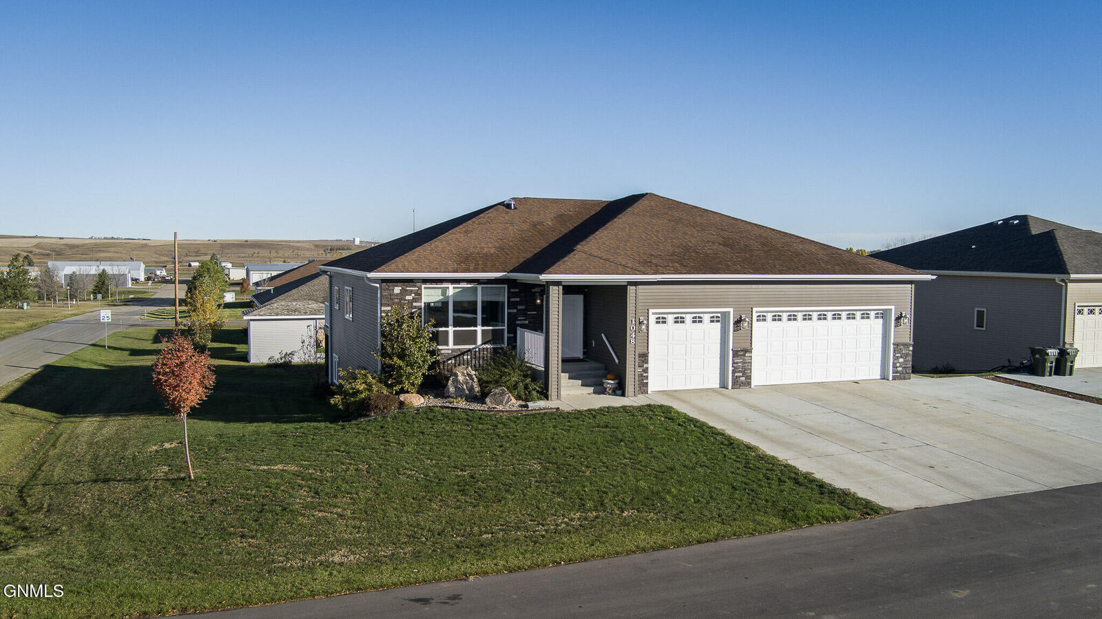 Property Photo:  1048 Otter Creek Lp  ND 58545