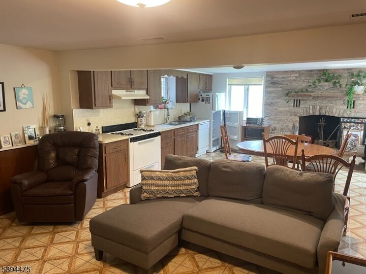 Property Photo:  192 W Mount Pleasant Ave 1  NJ 07039