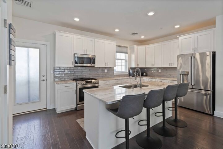 Property Photo:  1512 Parkview Ln  NJ 07866