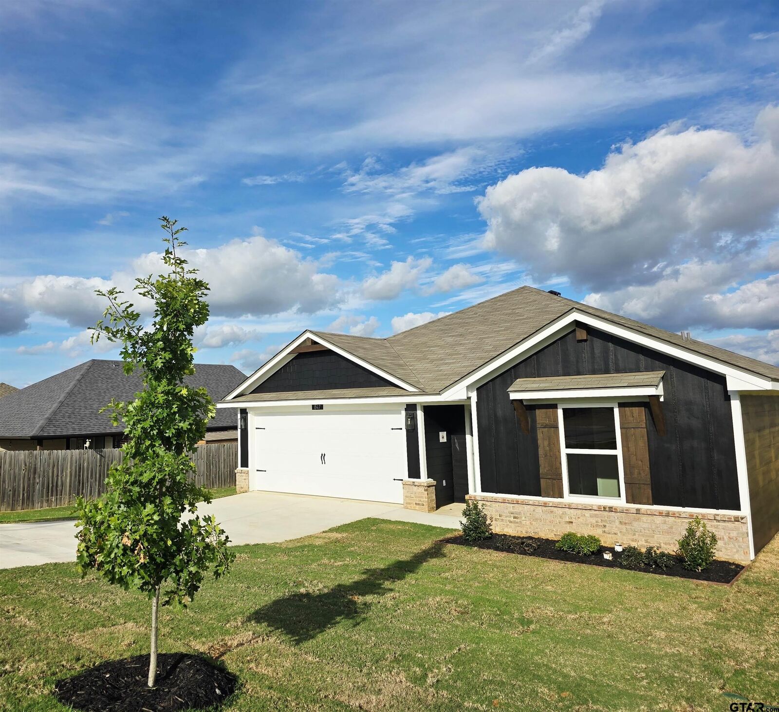 Property Photo:  847 Martin St  TX 75758 