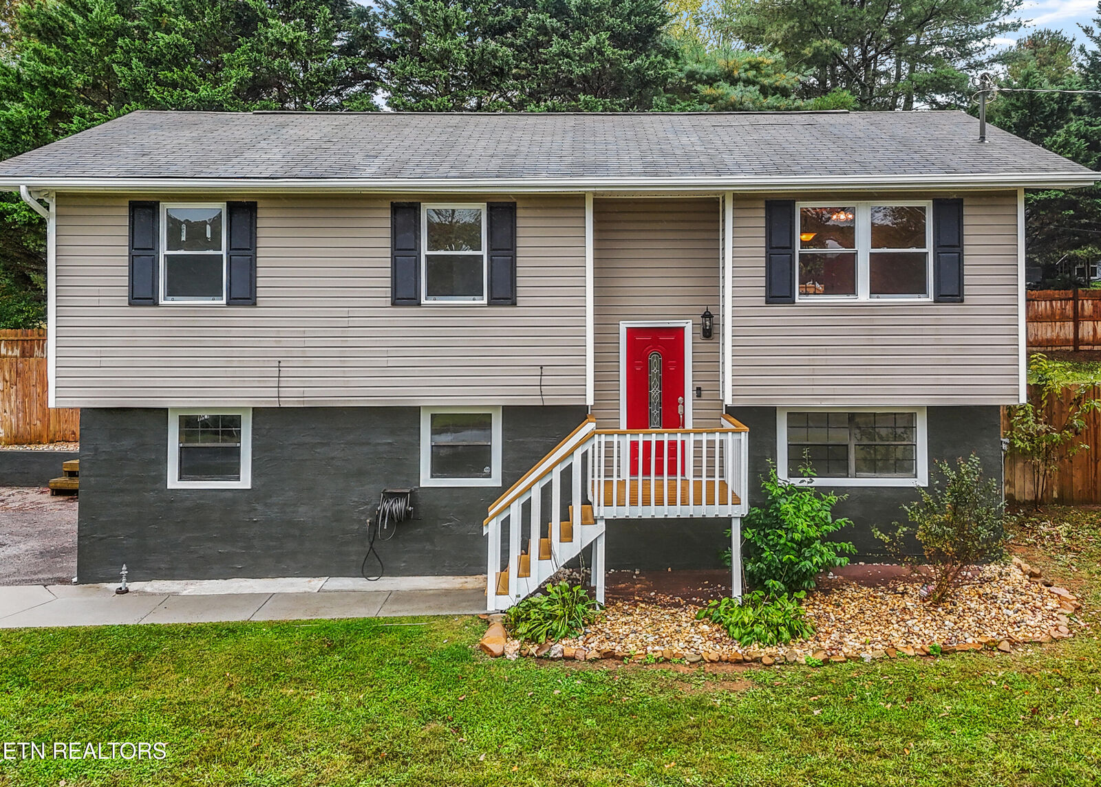 Property Photo:  715 Winston Drive  TN 37865