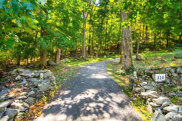 Property Photo:  310 Oak Lane  NY 12550 