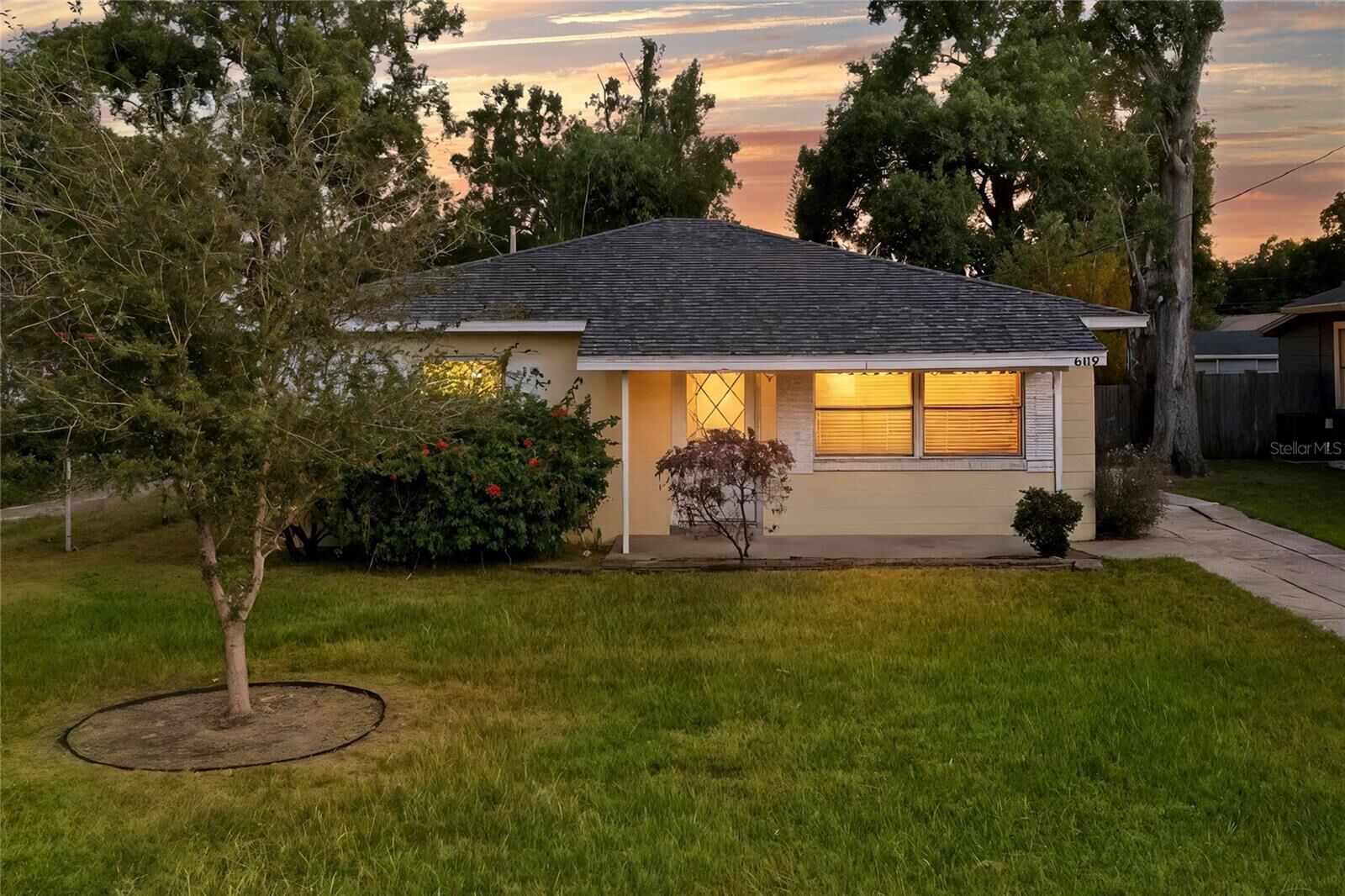 Property Photo:  609 W Park Street  FL 33803 