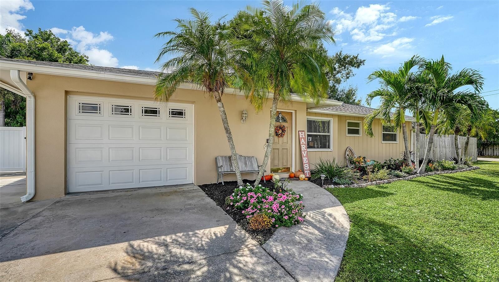 Property Photo:  4728 Brooksdale Drive  FL 34232