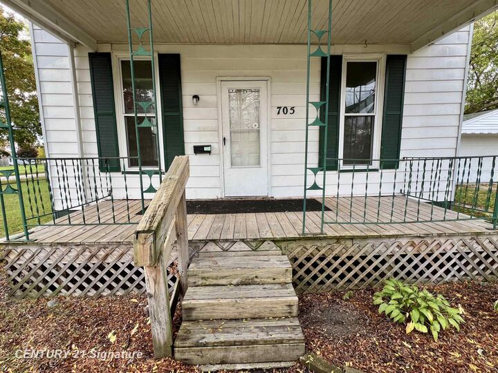 Property Photo:  705 Wayne Street  MI 48602