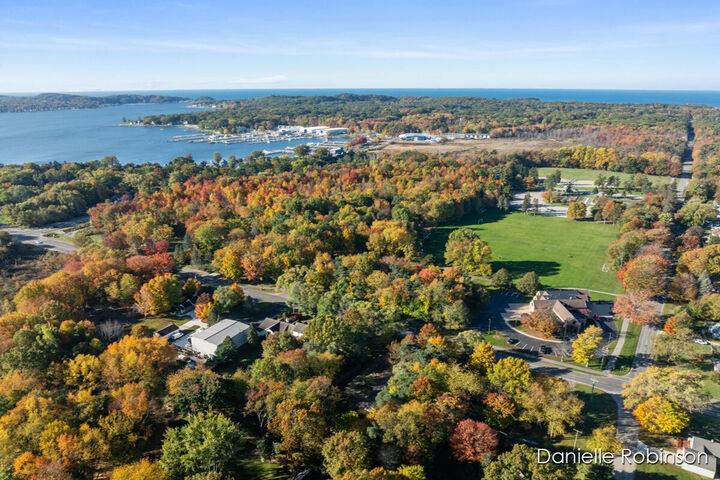 Property Photo:  27 S 160th Avenue  MI 49424 