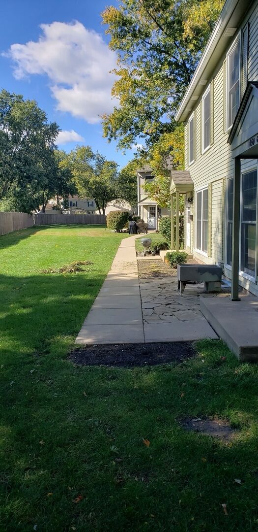 Property Photo: 1150 Mount Vernon Court C IL 60189