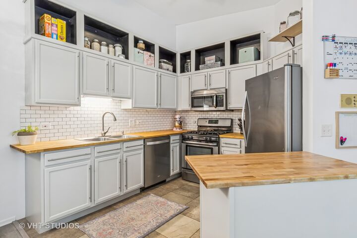 Property Photo: 1336 McDowell Road 201 IL 60563