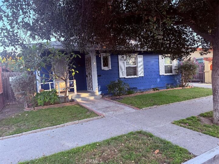 2010 Golden Ave  Long Beach CA 90806 photo