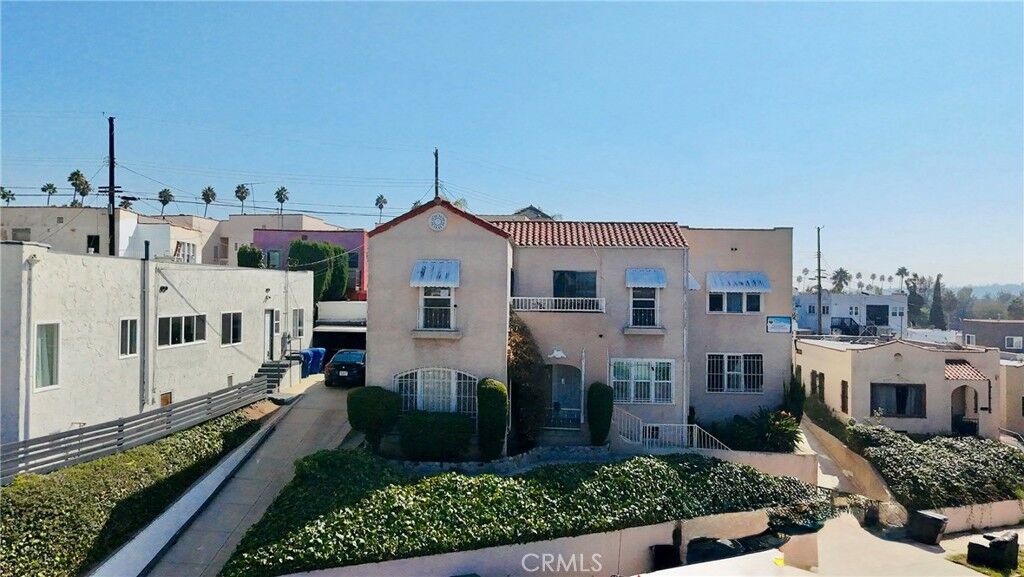 Property Photo:  2116 S Palm Grove Ave  CA 90016 