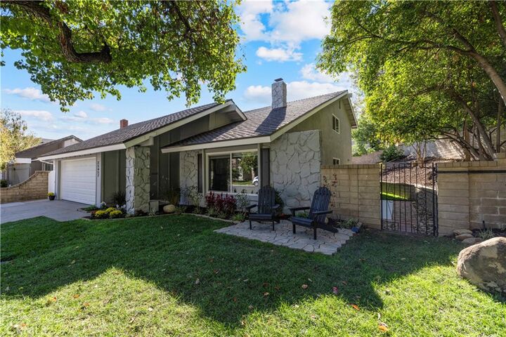 Property Photo:  25457 Via Macarena  CA 91355 