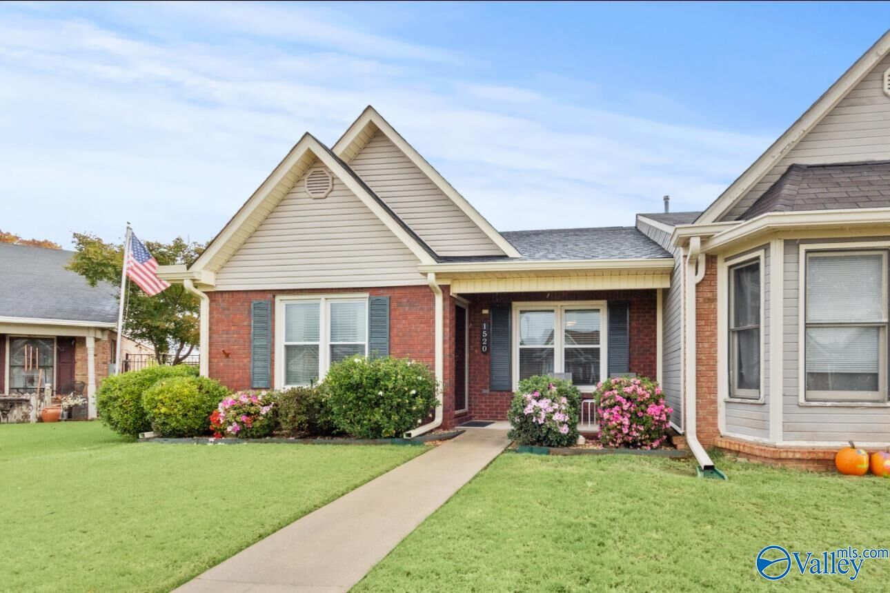 Property Photo:  1520 Forestview Drive SW  AL 35603 