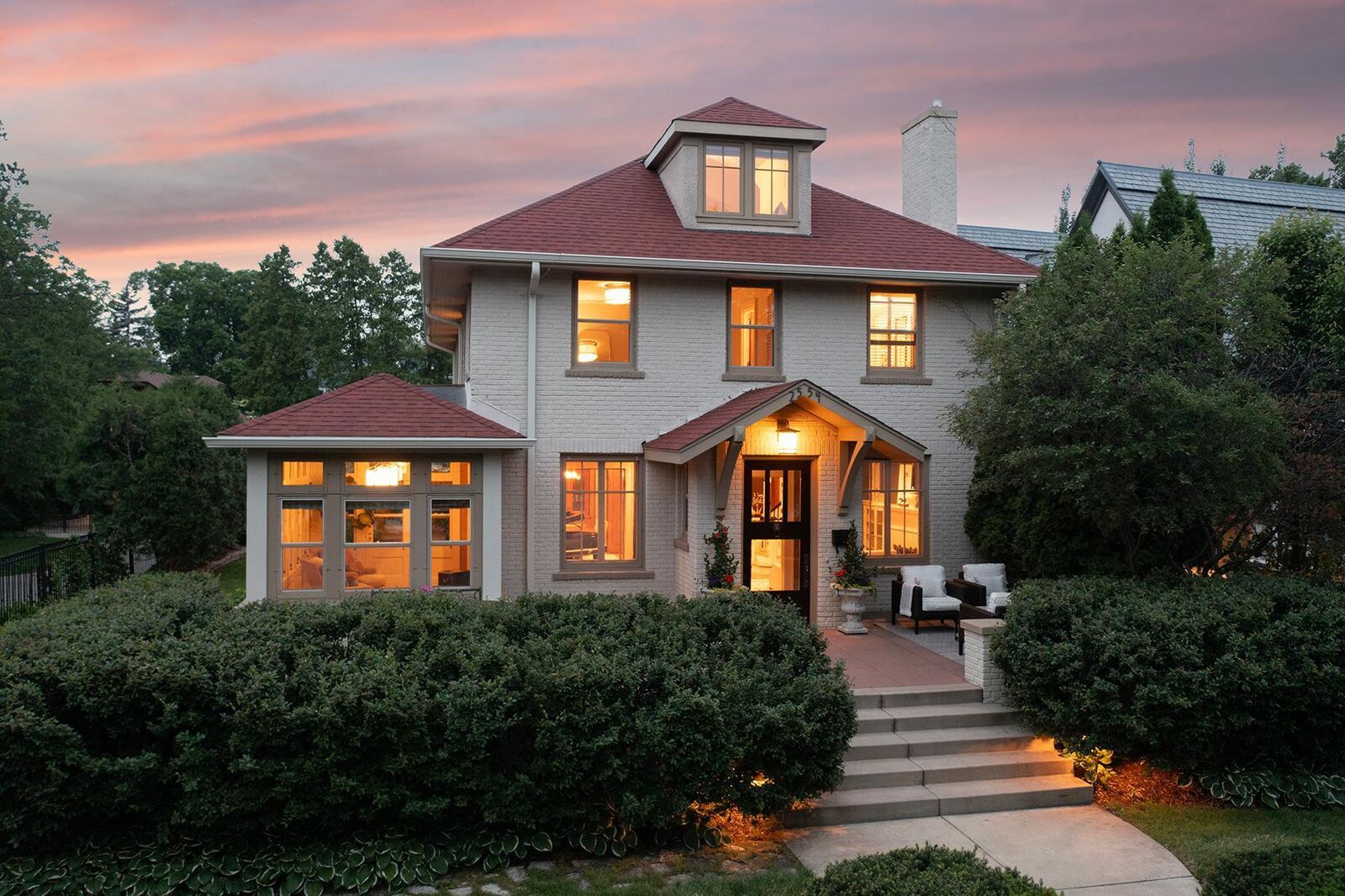 Property Photo: 2554 W Lake Of The Isles Parkway MN 55405