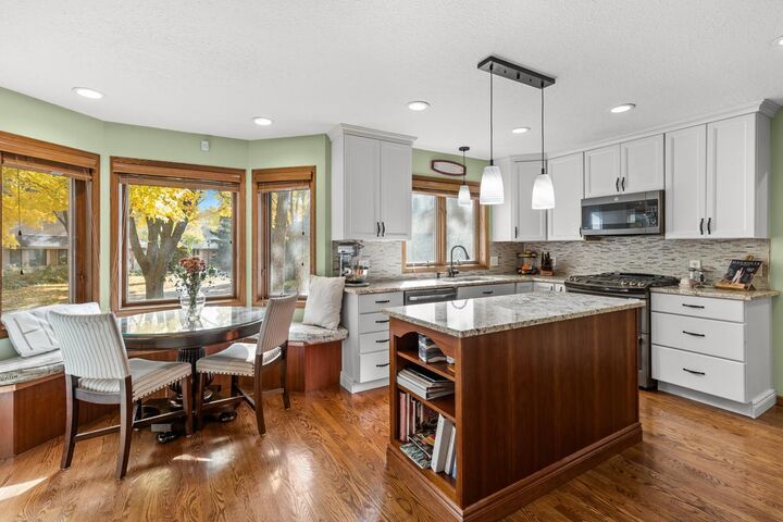 Property Photo:  1110 Hollybrook Drive  MN 55391