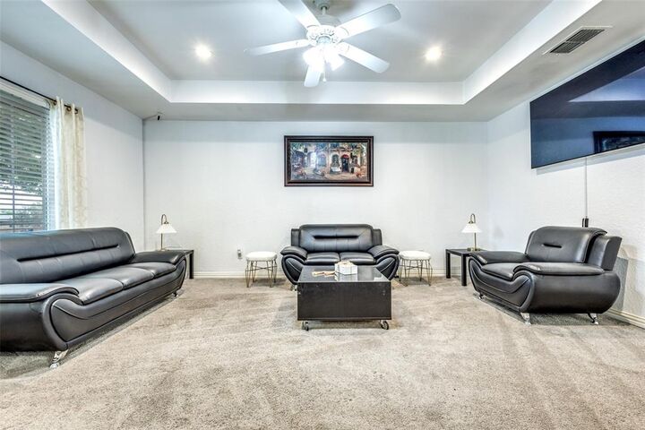 Property Photo: 414 E Hazelwood Street TX 75407