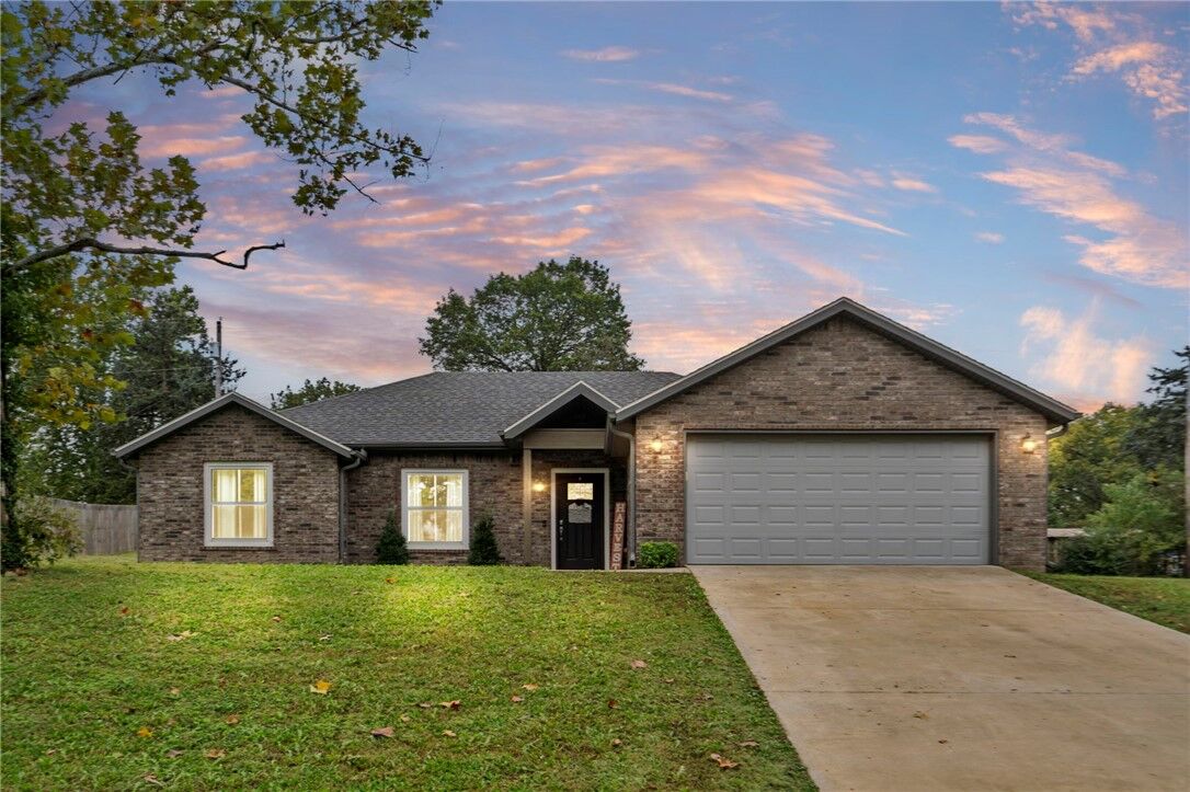 Property Photo: 1137 Peterson Avenue AR 72722