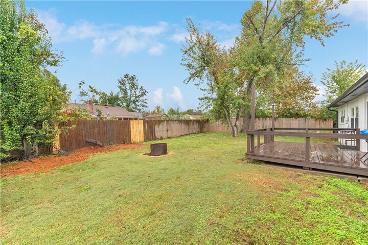 Property Photo:  2713 W Gum Street  AR 72758 