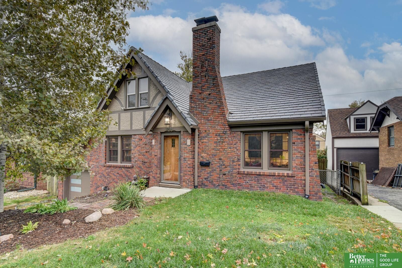 Property Photo: 4661 Hickory Street NE 68106