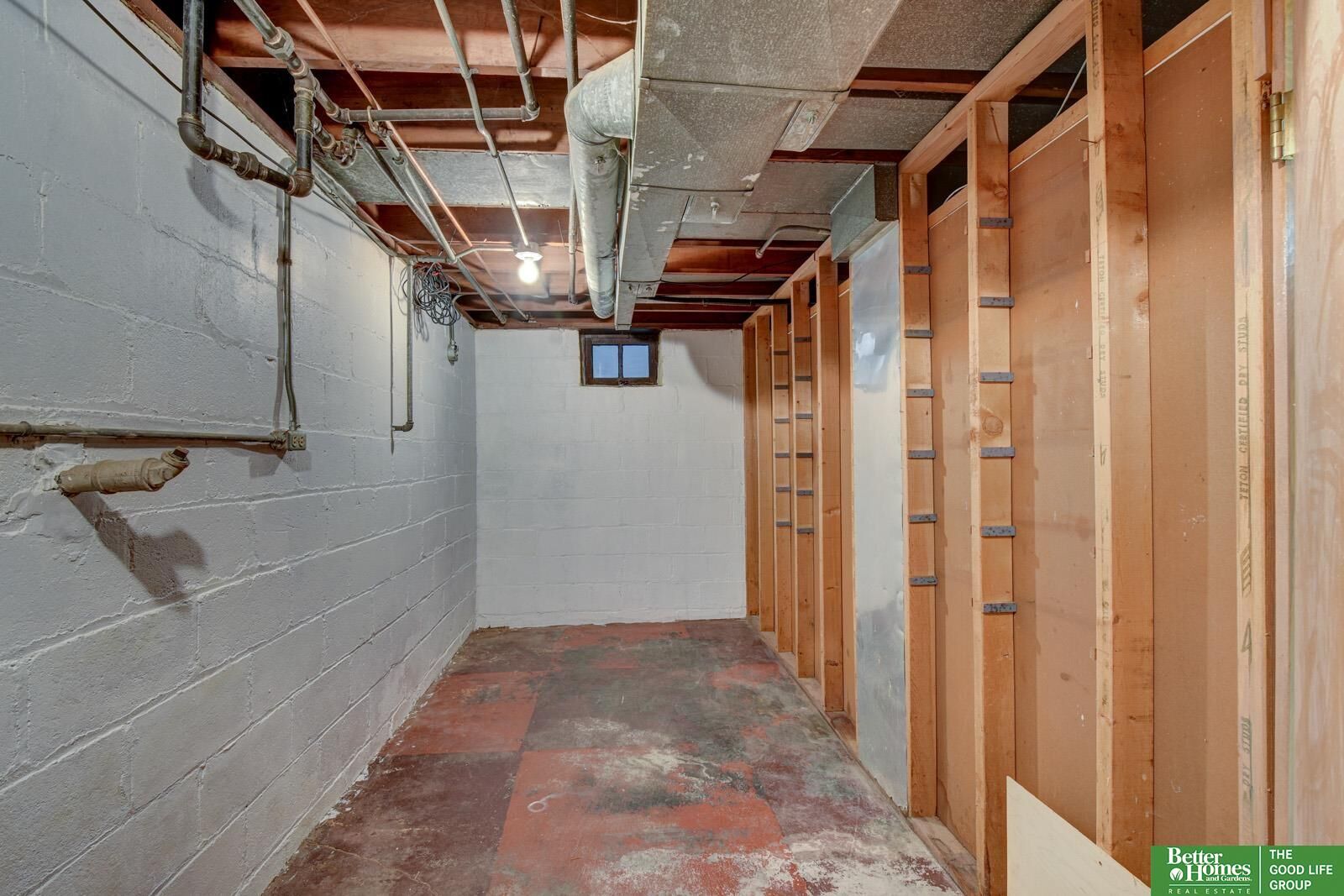 Property Photo: 4661 Hickory Street NE 68106