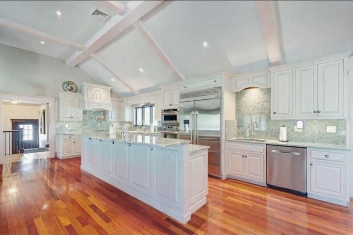 Property Photo:  10 Viking Rd  MA 01890 