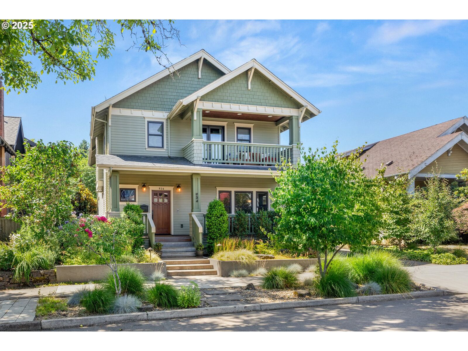 Property Photo:  934 SE Rex St  OR 97202 