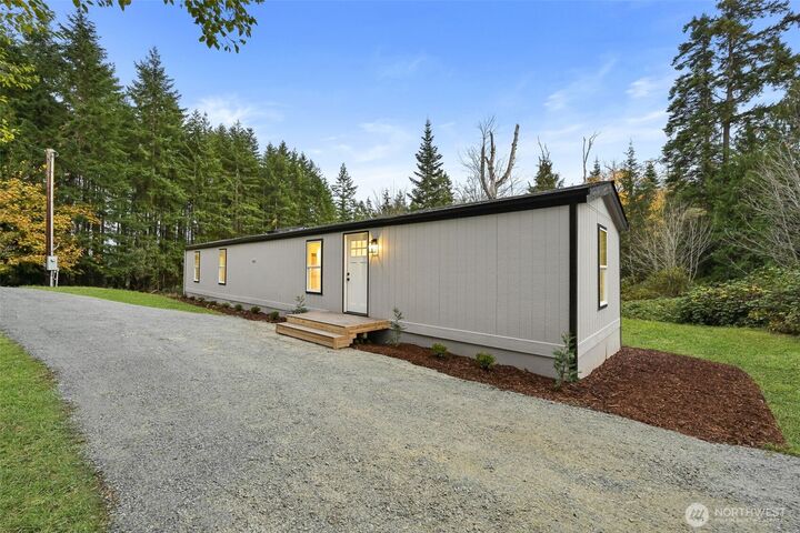 Property Photo: 32 E Mountain View Rd WA 98282