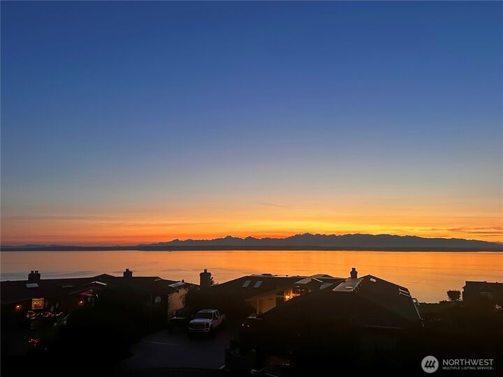 Property Photo:  6625  136th Place SW  WA 98026