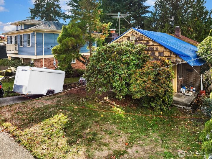 Property Photo:  6517  39th Avenue NE  WA 98115