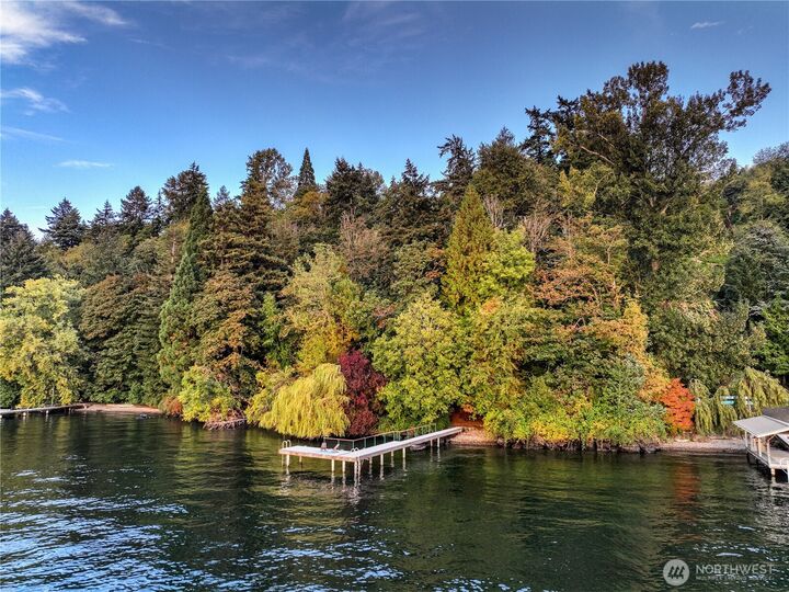 Property Photo:  2425  Evergreen Point Road  WA 98039