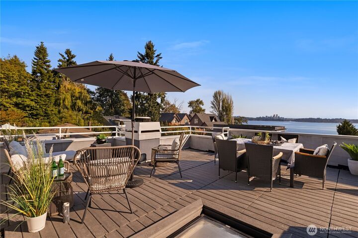 Property Photo:  3513 S Leschi Place  WA 98144 