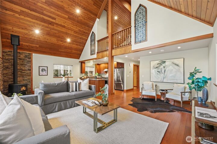 Property Photo:  91  Mountain Home Rd  WA 98068