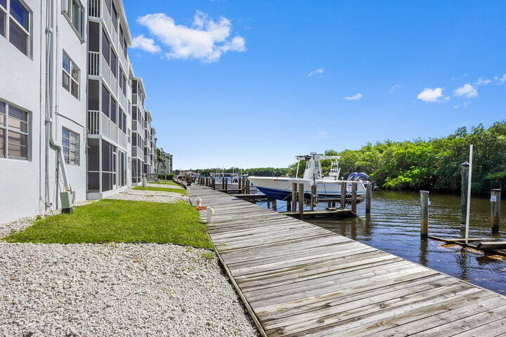 Property Photo: 689 NE 6th Court 4080 FL 33435