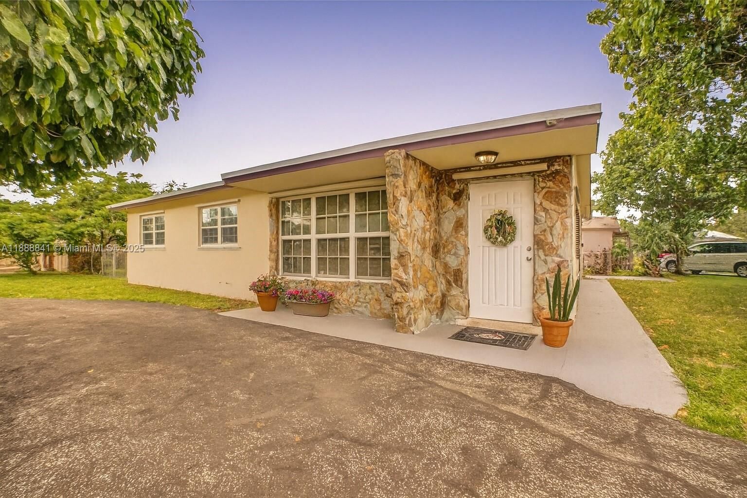 Property Photo:  6540 McKinley St  FL 33024