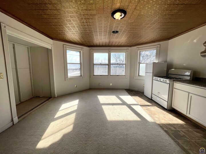 Property Photo:  433 SW Lincoln St  KS 66606