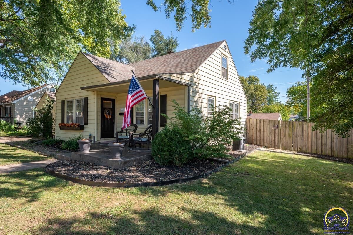 Property Photo:  618 SW Randolph Ave  KS 66606 