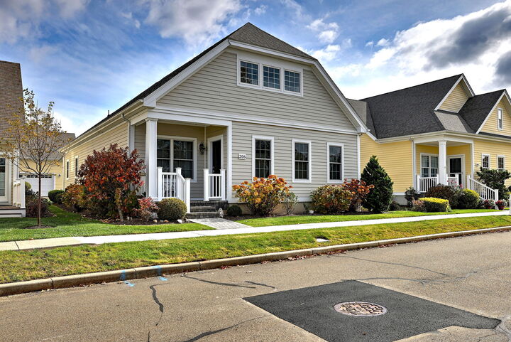 Property Photo:  206 Deerfield Lane 206  CT 06477 