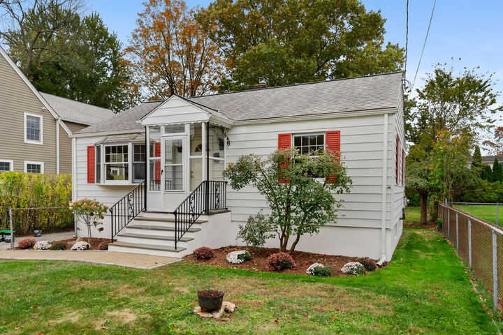 17 Meadow Drive  Greenwich CT 06807 photo