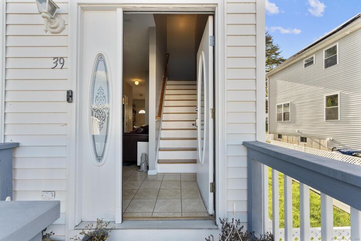 Property Photo:  39 Infield Street  CT 06606