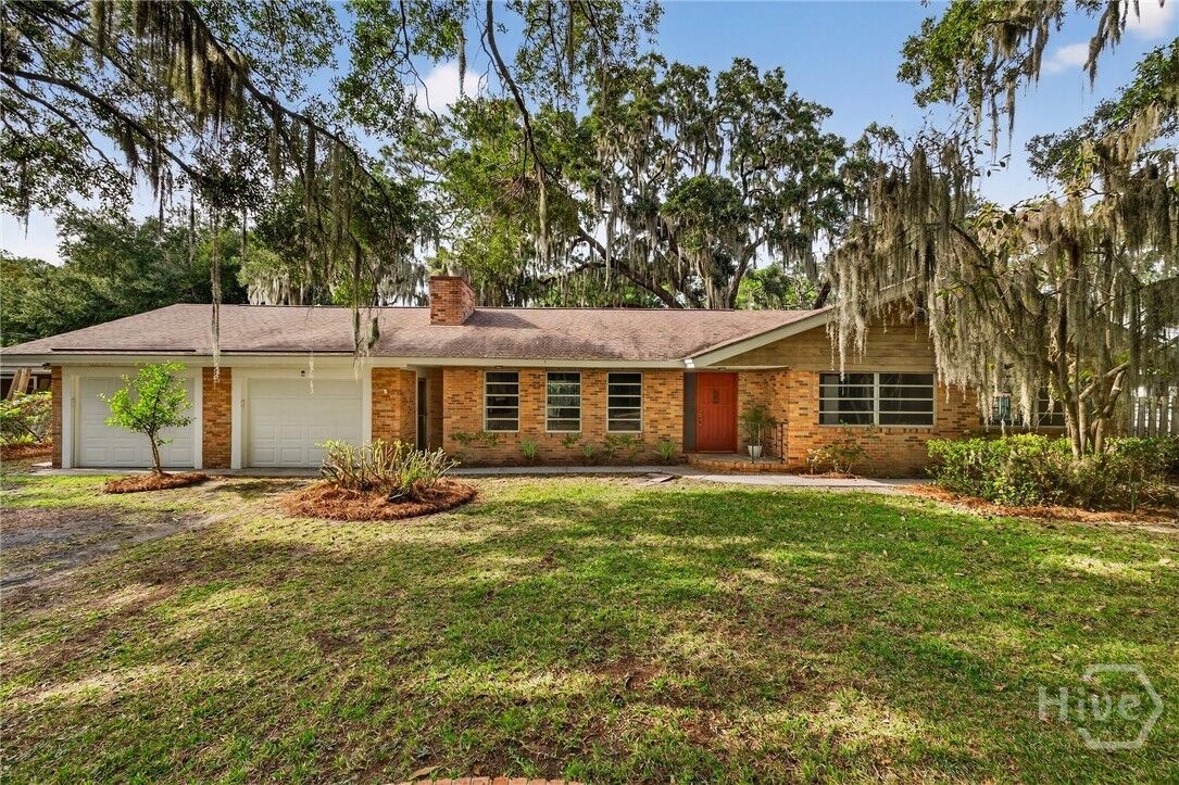 Property Photo: 334 Island Road GA 31406