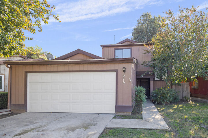 219 E Elowin Court  Visalia CA 93291 photo