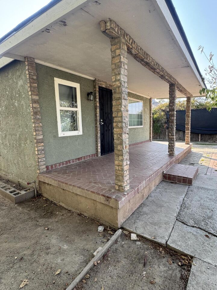 Property Photo: 405 Lawson Road CA 93307