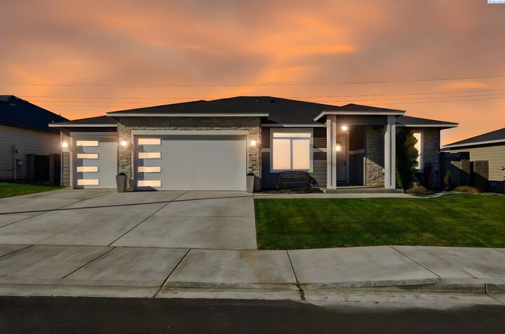 Property Photo:  509 Annapurna Ave  WA 99353