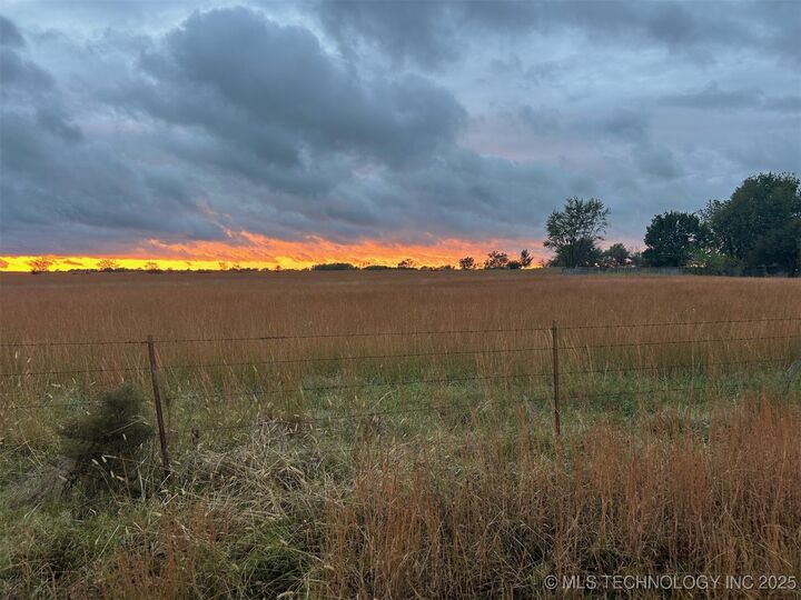 Property Photo:  001 S 260 Road  OK 74467
