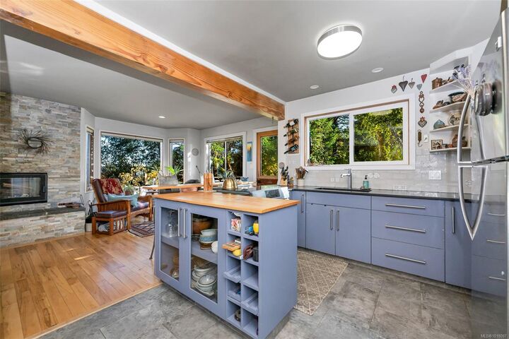 Property Photo: 277 Maliview Dr BC V8K 1B1