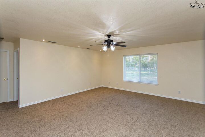 Property Photo:  1217 Sun Valley Dr  TX 76302 